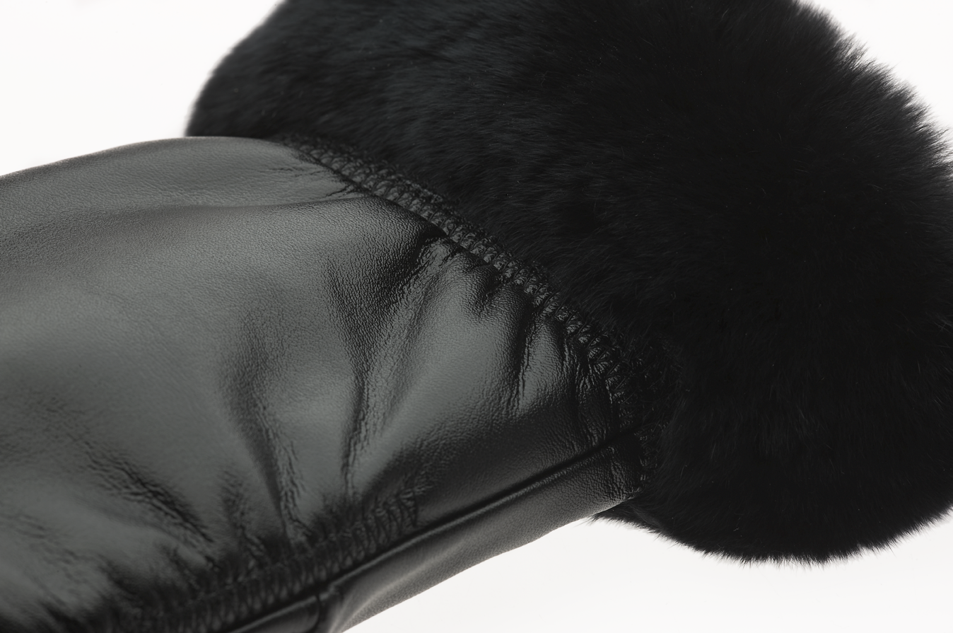 Luffer i skind og imiteret kanin.