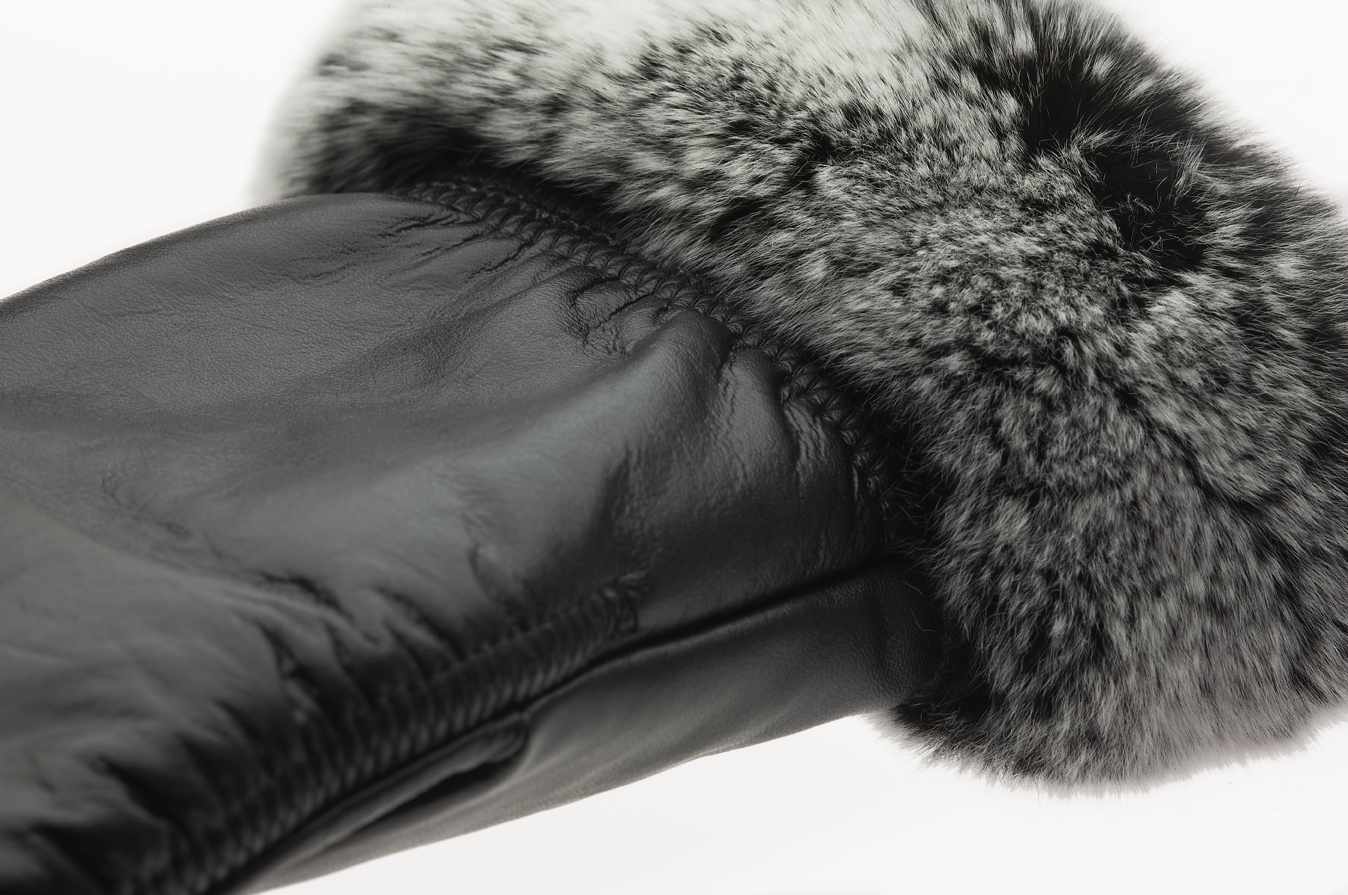 Luffer i skind og imiteret kanin.