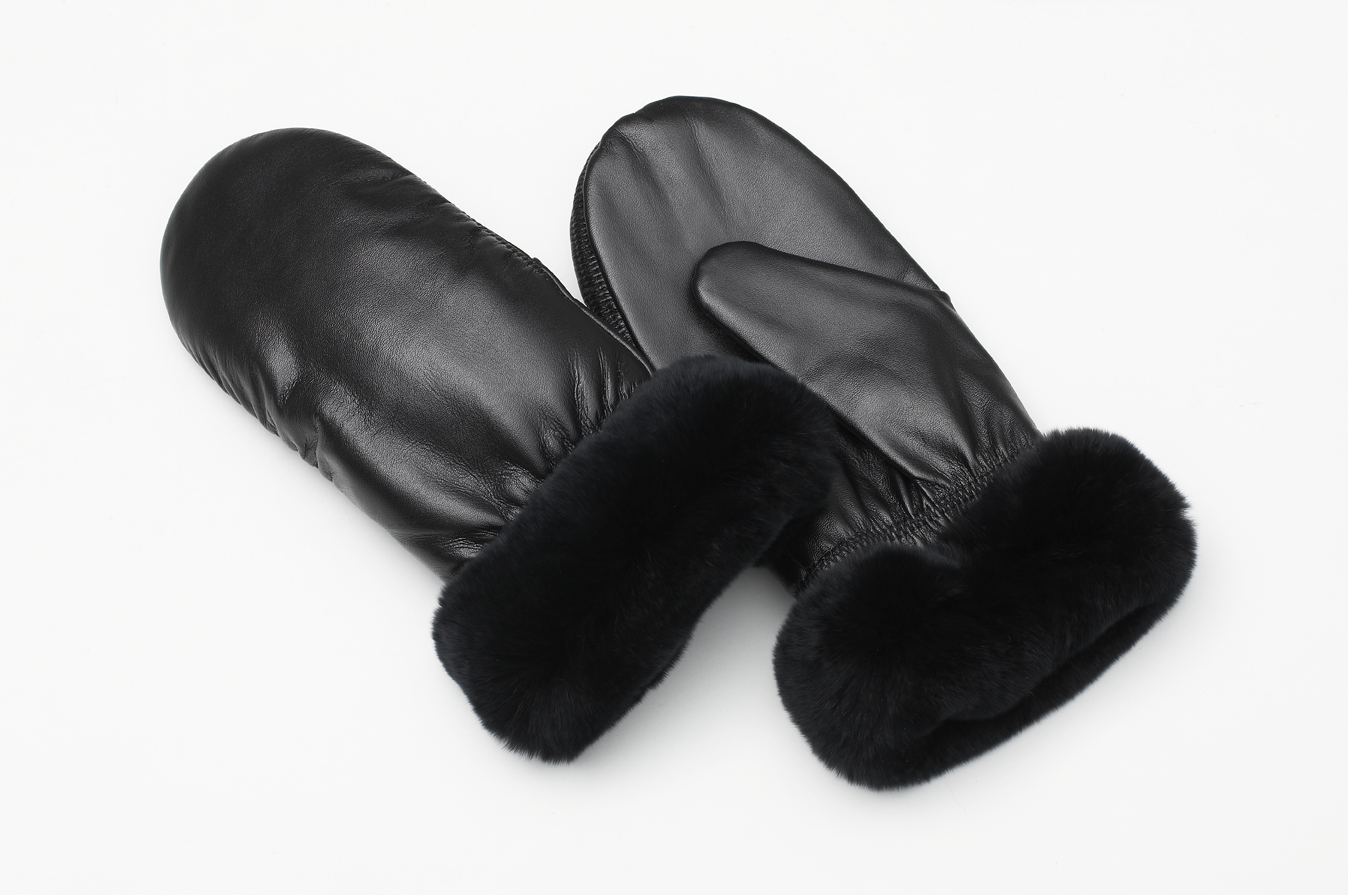 Luffer i skind og imiteret kanin.